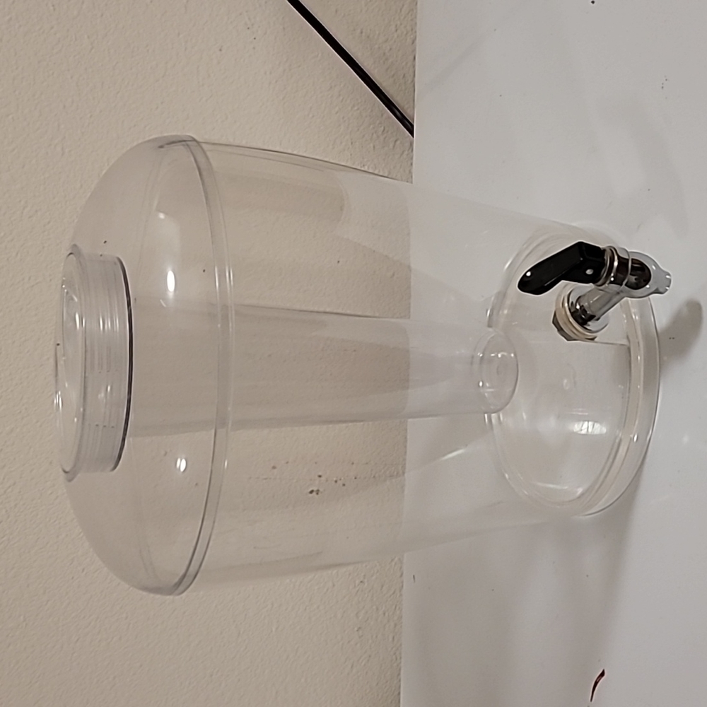 Large liquid dispenser